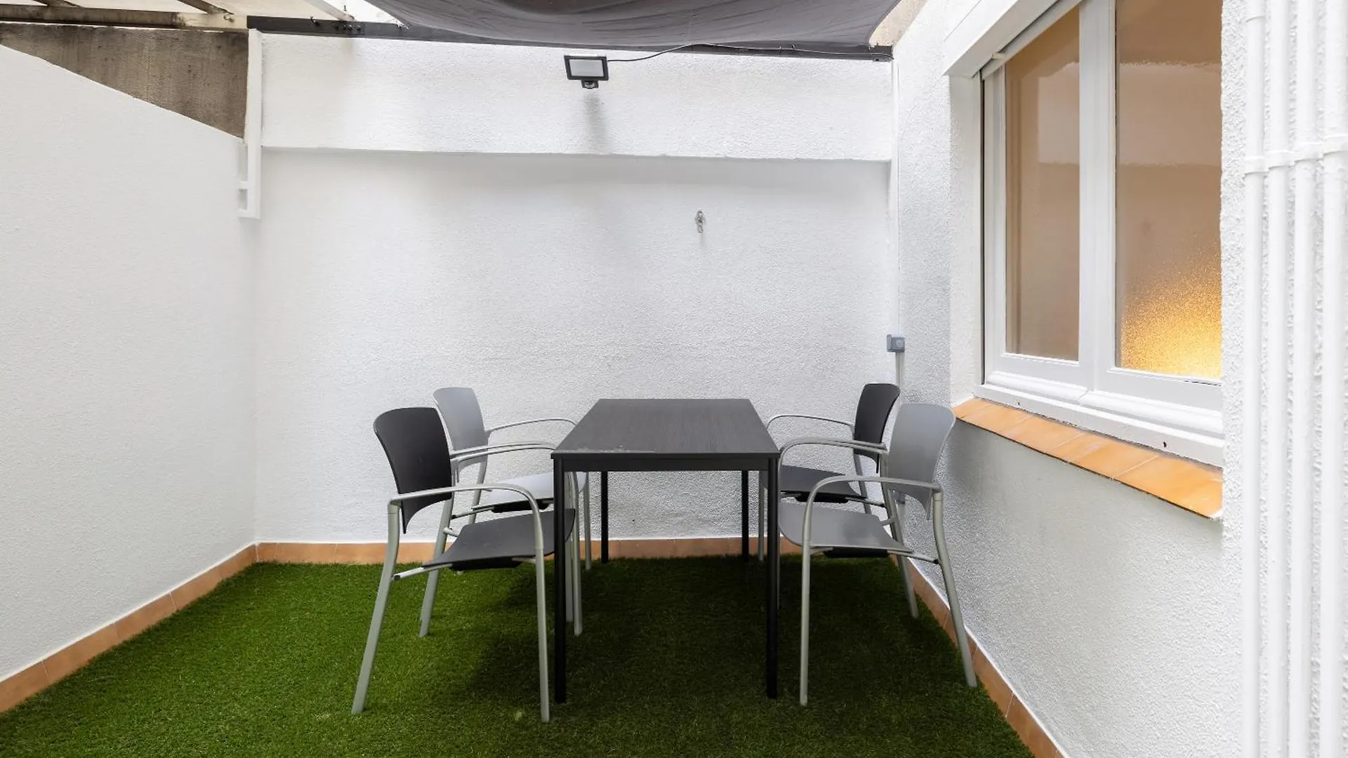 Stay U-Nique Apartments Villarroel II Barcelona 0*,  Hiszpania